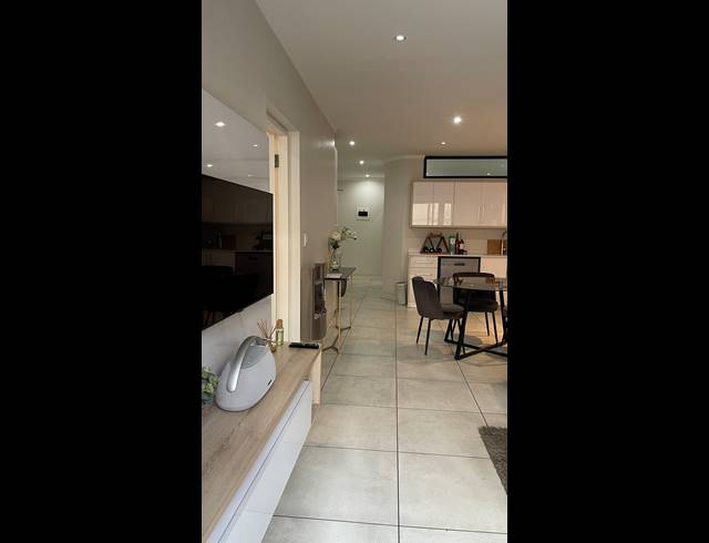 2 BEDROOM APARTMENT FOR SALE IN BRYANSTON
